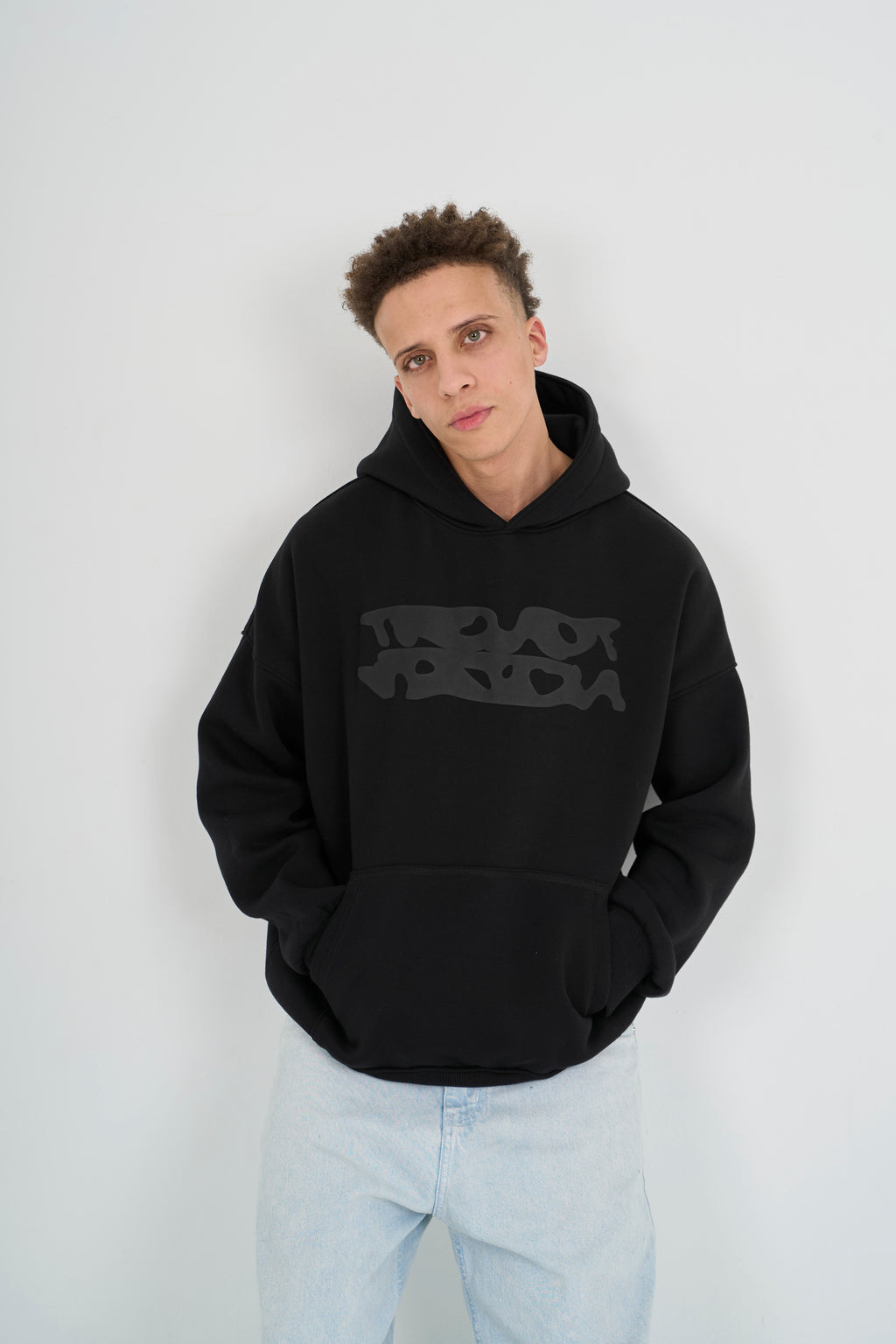 CREATIVE HOODIE IN BLACK